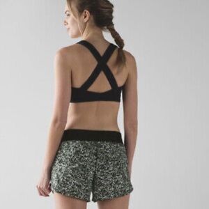 Lululemon Tracker Short IV 4” lined shorts
